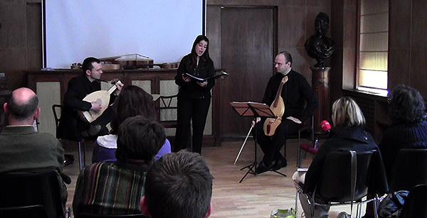 María Sala Pérez, Pablo y Alejandro Baleta presentaron "El canto de las vihuelas" en la Fundación Lázaro Galdiano
