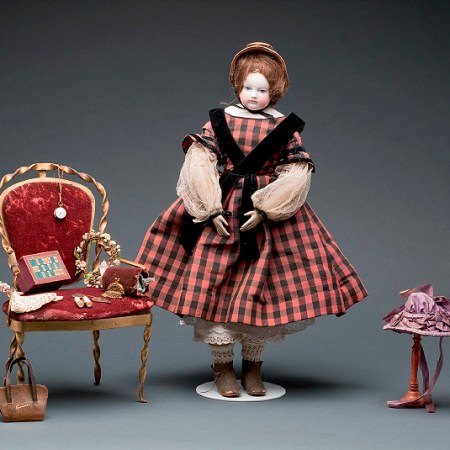 ADELAÏDE HURET: Muñeca y complementos, 1852-1855. © RPRibière, Musée du Jouet, Ville de Poissy