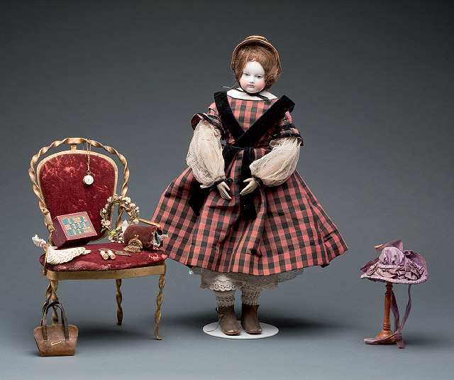 ADELAÏDE HURET: Muñeca y complementos, 1852-1855. © RPRibière, Musée du Jouet, Ville de Poissy