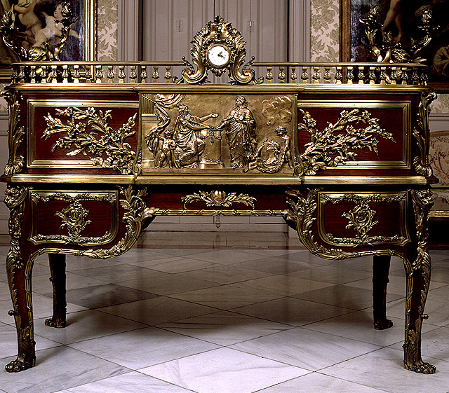 "Bureau de tambor" (Francia, a partir de 1900), replica del escritorio de María Leczinska