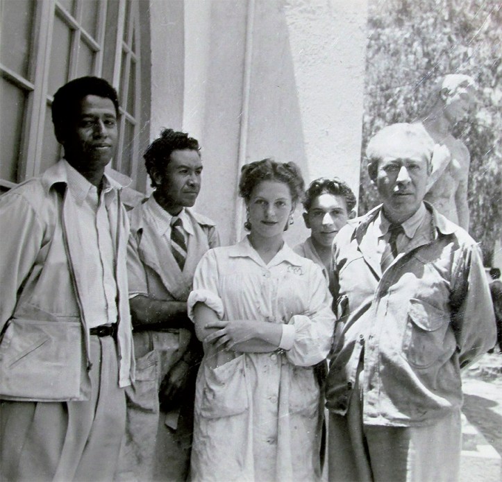 Mary Martín con unos compañeros en la Escuela Nacional de Pintura, Escultura y Grabado “La Esmeralda”, ca. 1944-1949. Archivo de María Luisa Vázquez Martín, México.