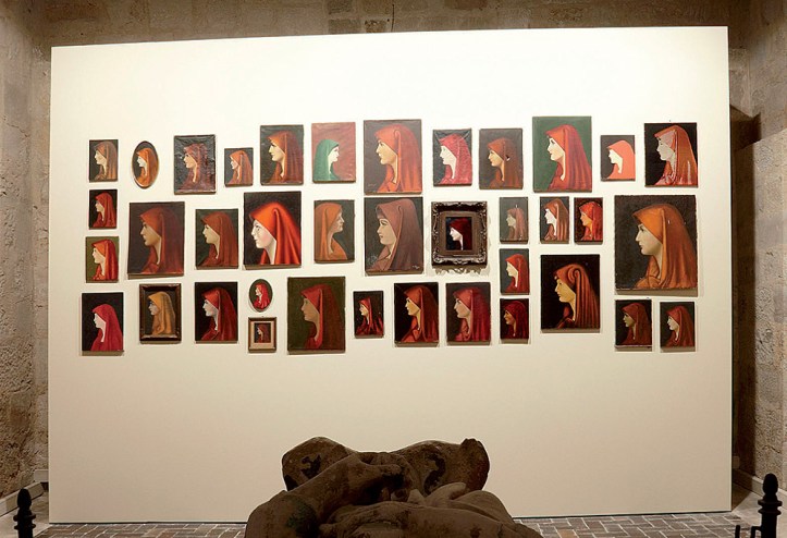 Una sala de la exposición "Francis Alÿs: Fabiola" en el Monasterio de Santo Domingo de Silos, 2009-2010.