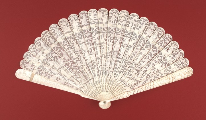 Abanico de baraja o brisè (1810[ca]-1820[ca]). Escuela oriental, Cantón. Museo Lázaro Galdiano. Nº inv. 8151