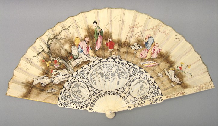 Abanico con decoración orientalizante.