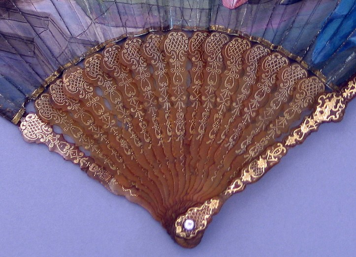 Abanico con varillaje de carey y trabajo de piqué