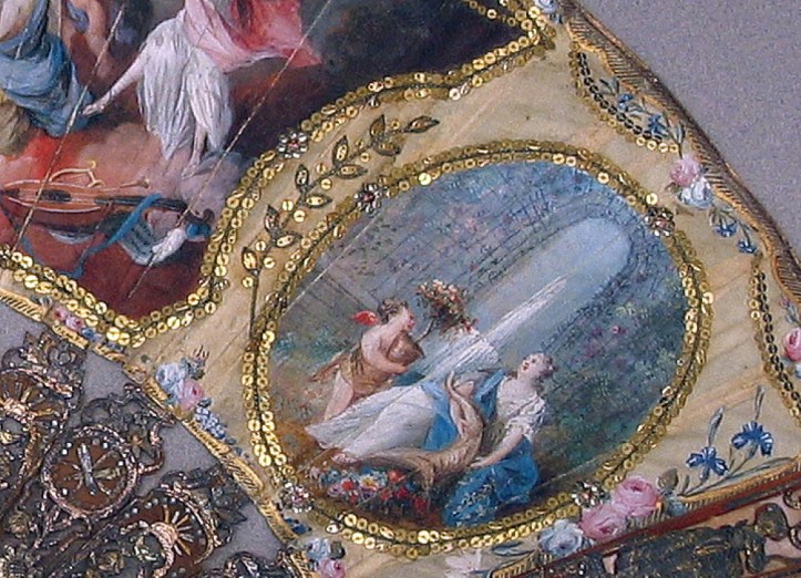 FIGURA 3. País de tela pintado con aplicaciones de lentejuelas.