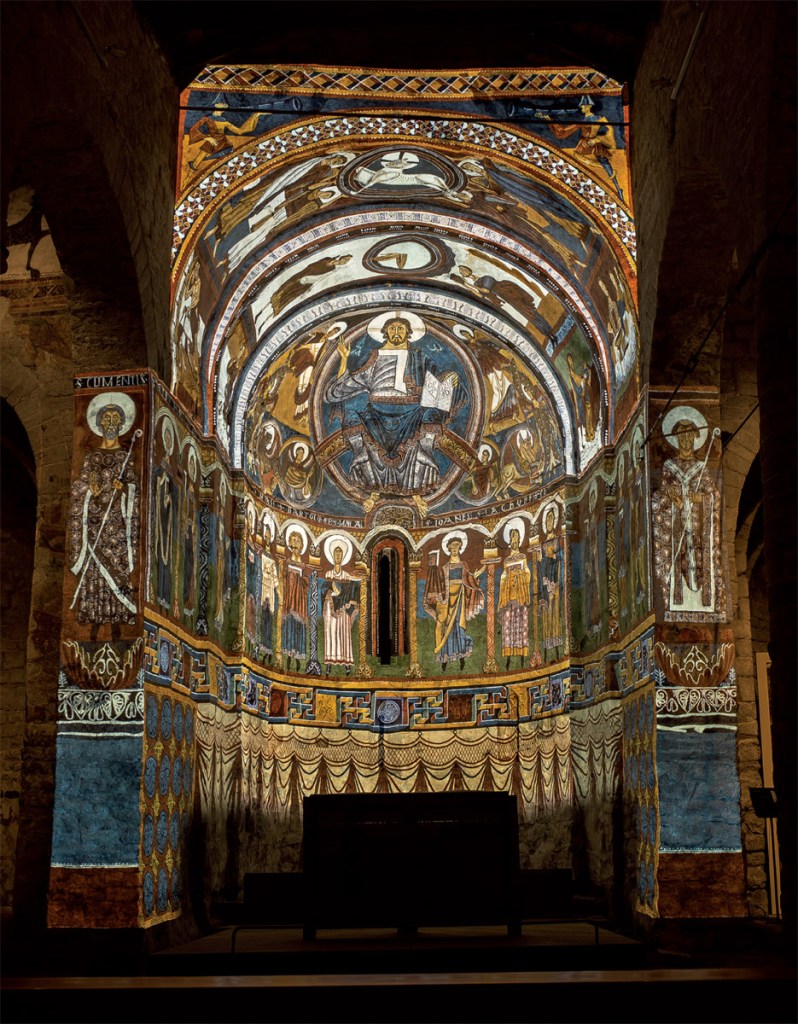 Reconstrucción hipotética de la decoración pictórica del siglo XII del ábside central de la iglesia de Sant Climent de Taüll. (Foto: Burzon*Comenge y Playmodes).