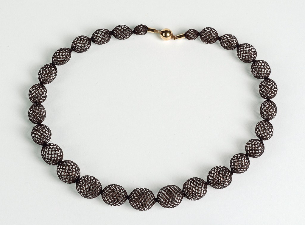 Collar de pelo, ca. 1850. Museo Nacional del Romanticismo, Madrid