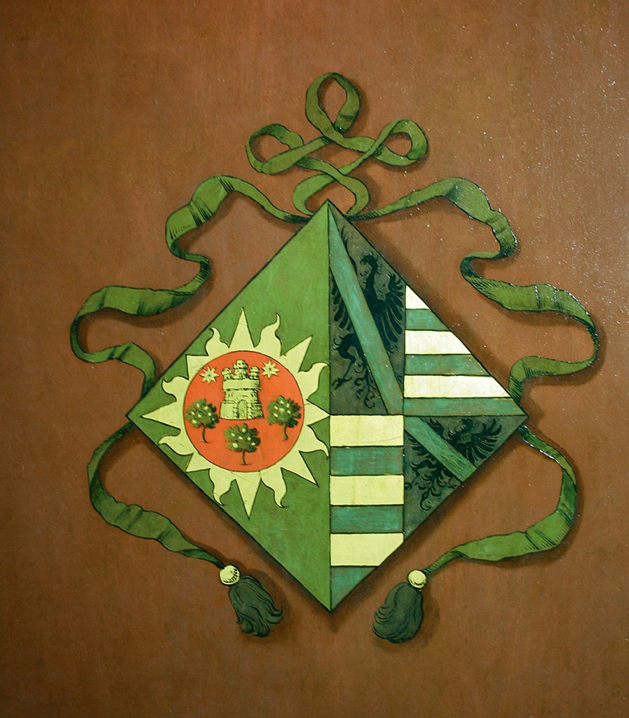 Fig. 5. Escudo de Catalina Pérez, reverso del ala derecha. Fig. 5. Escudo de Catalina Pérez, reverso del ala derecha.