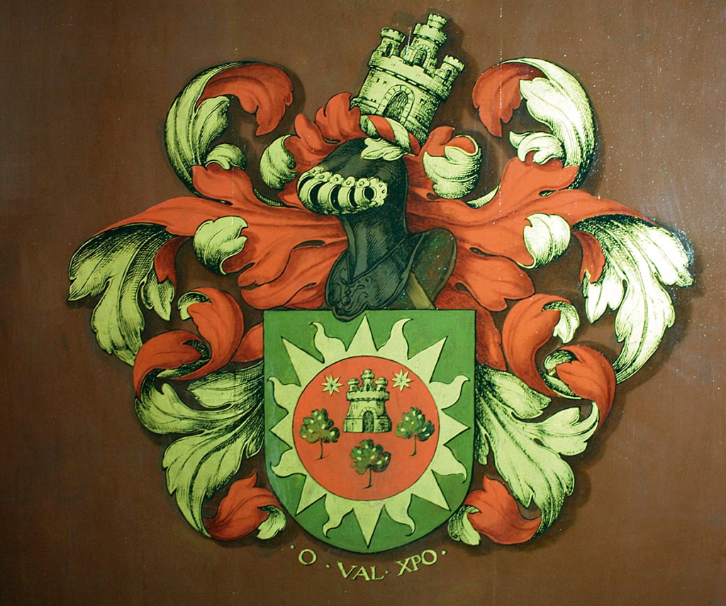 Fig. 4. Escudo de Martín Pérez de Barrón, reverso del ala izquierda. Fig. 4. Escudo de Martín Pérez de Barrón, reverso del ala izquierda.