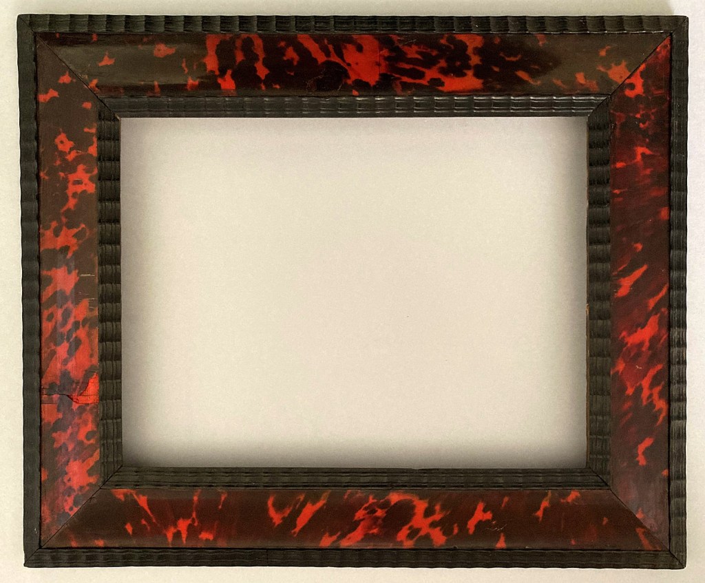 Fig. 1. Marco. España, segunda mitad del siglo XVII. Madera de pino recubierto con concha de tortuga carey y molduras de ébano tallado, 38 x 32 cm.