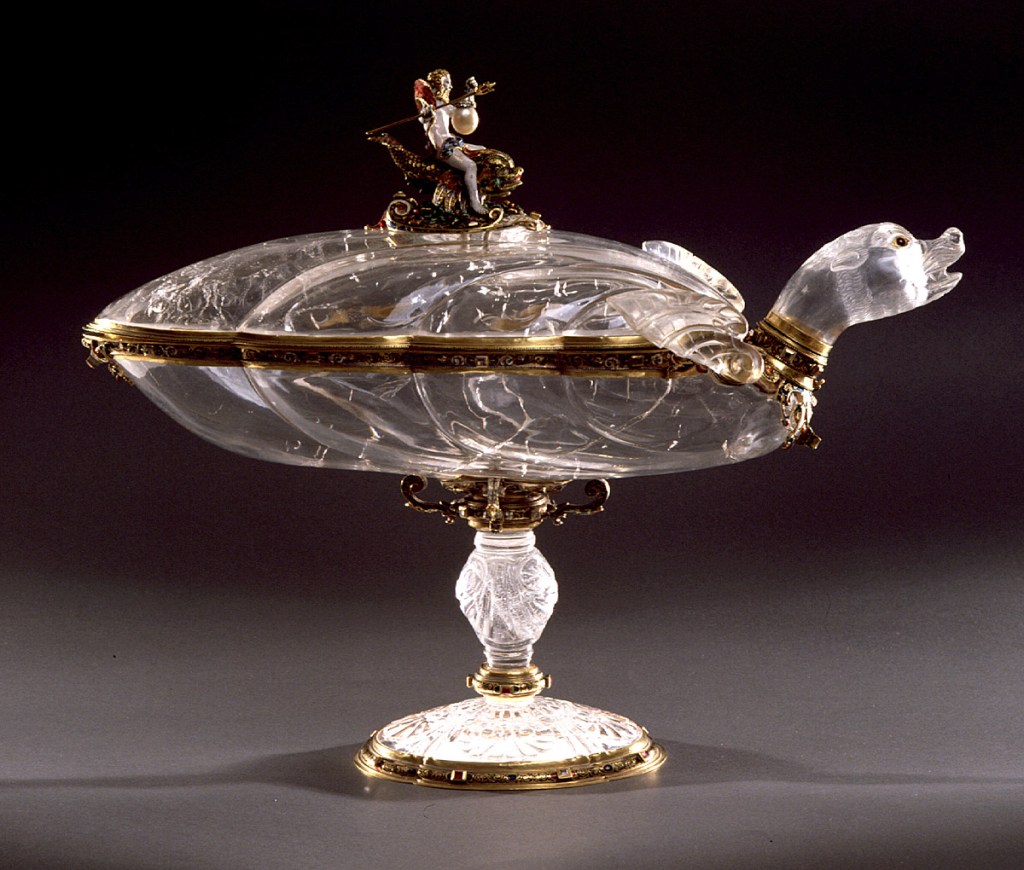Gran vaso denominado Copa del Emperador Rodolfo II. Vaso: 1651=1675, guarnición: 1850 [ca] - 1905 [ca], pie: 1850 [ca] - 1905 [ca]. Cristal de roca, oro y rubí