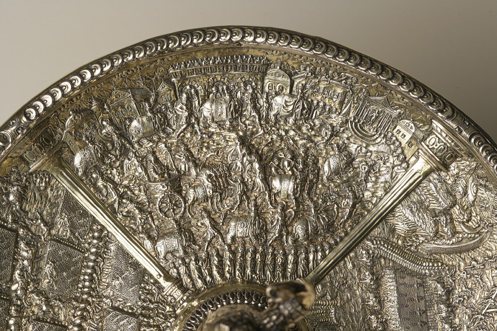 Entrada triunfal de Julio César en Roma, detalle de la Taza Aldobrandini del Museo Lázaro Galdiano