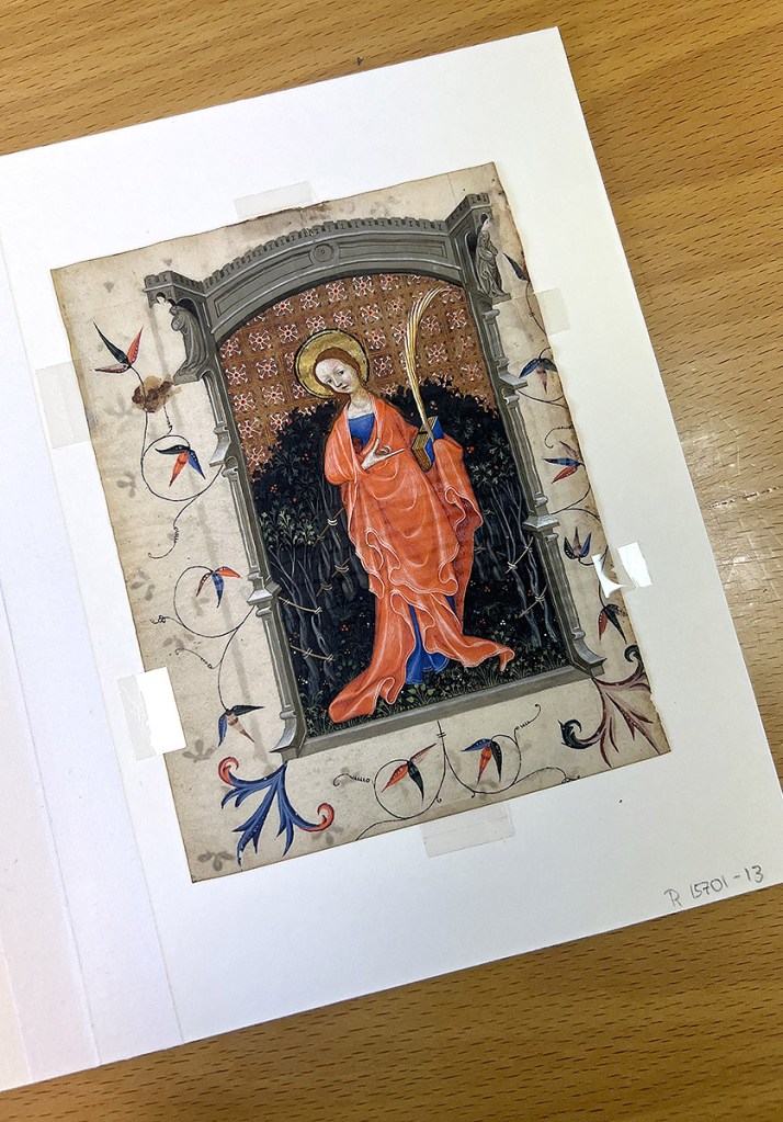 Fig. 7. Proceso de estudio de la iluminación. Fotografía de autora. 2026. Museo Lázaro Galdiano