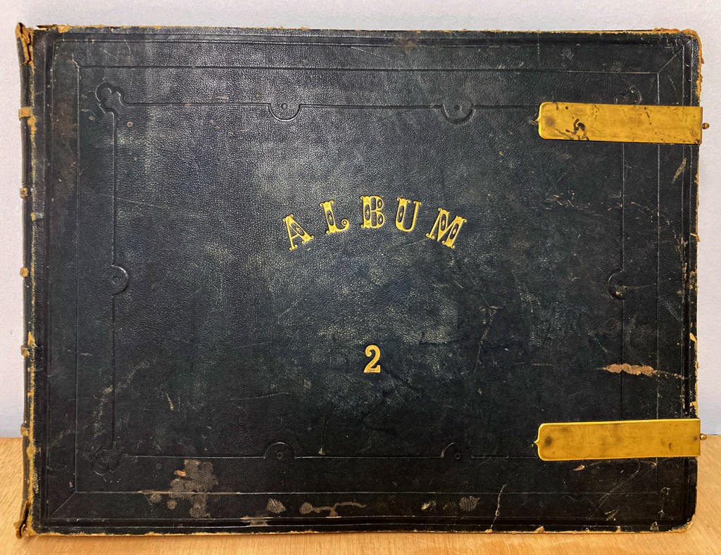Fig. 1. Cubierta del Álbum de Genaro Quesada